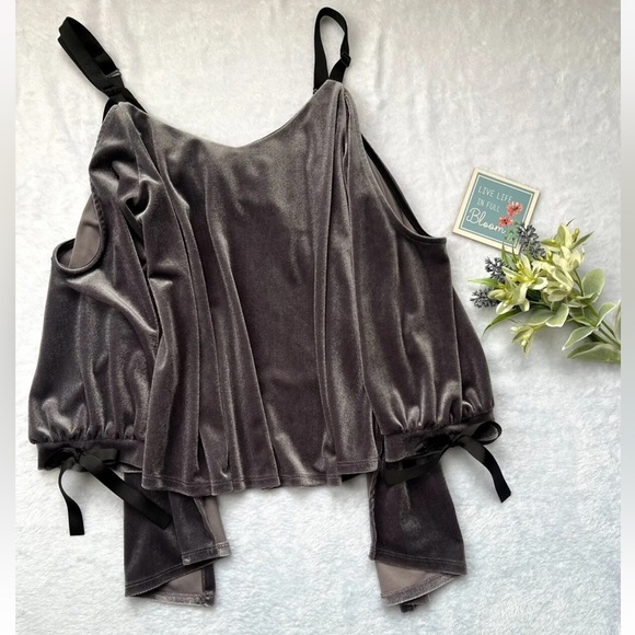 Women’s Sz Medium Couter Velvet Gray Blouse Cold Shoulder with Adjustable Straps - Picture 1 of 14